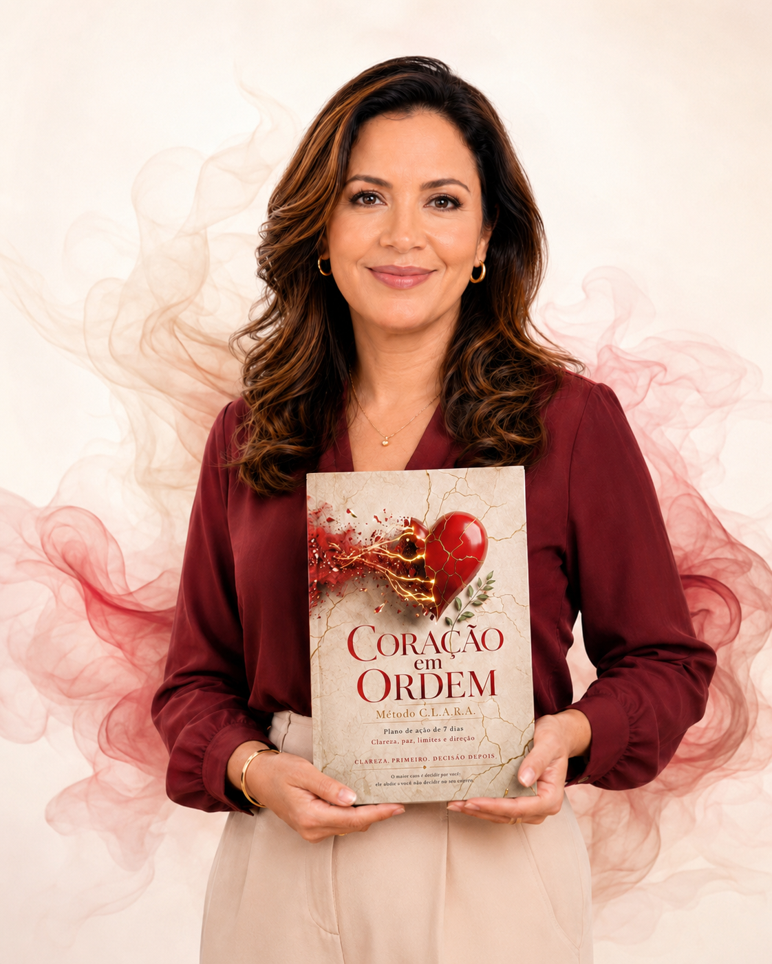 Especialista segurando o livro Coração em Ordem